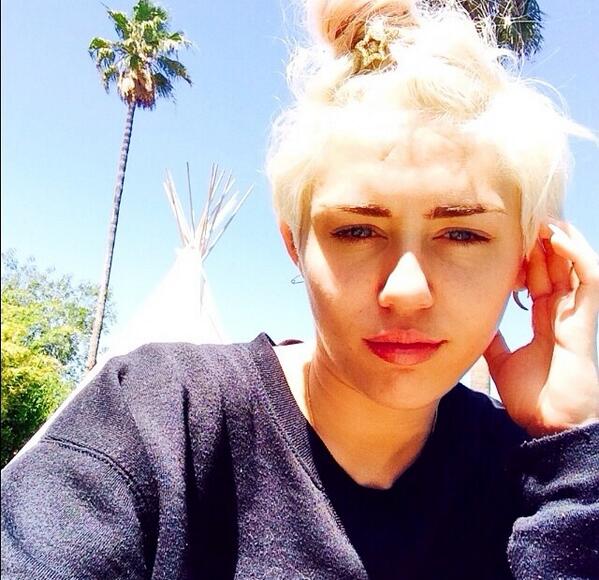 Bangerz_WCS's tweet photo. I WANNA LOOK LIKE HER http://t.co/jwJASQN4nh