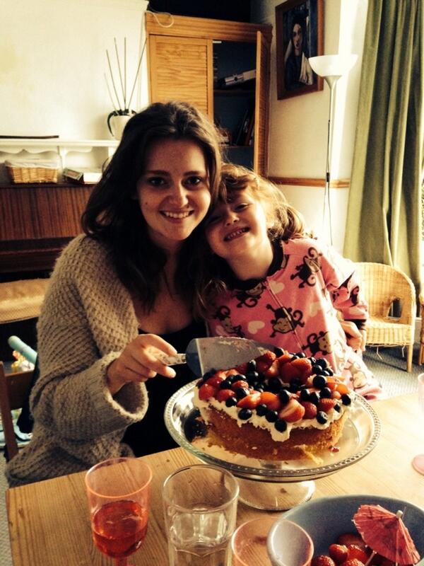 Jmc99Jon's tweet photo. Birthday cake for a princess. http://t.co/8tzJjJVsPk