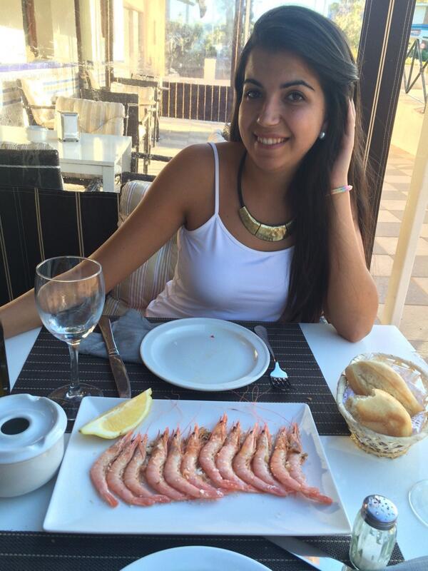 joni_javier's tweet photo. Para terminar un cumpleaños perfecto cenita con mi cari @laurita_lgr http://t.co/g52JCzJ743