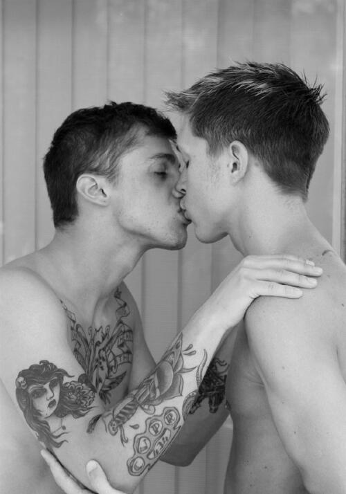 Gay Guys Kiss 20