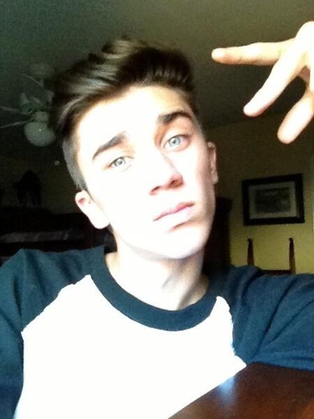 dcrtle's tweet image. so bored.