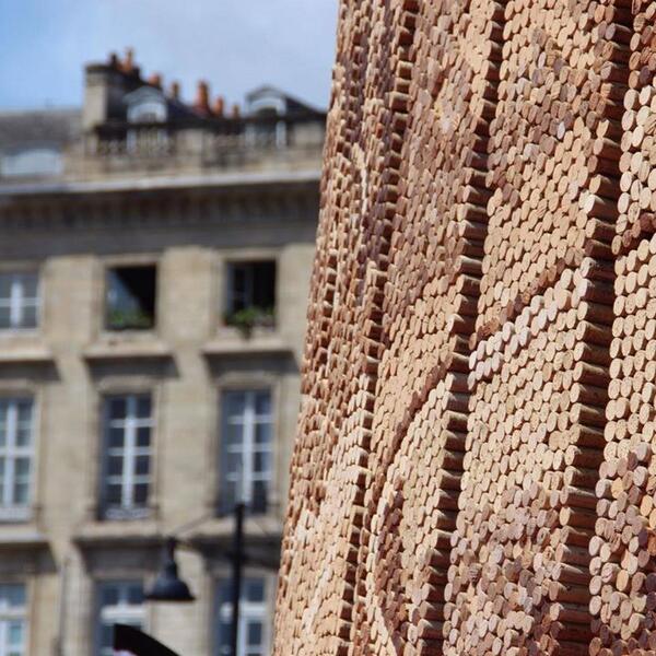 hervebois's tweet photo. Un tonneau faut de bouchons et de magnifiques mosaïques. ÀBordeaux. Fête du vin. #bfv2014 Igersgironde http://t.co/U48hLx8OEN