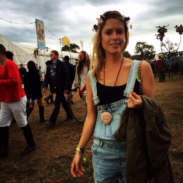 ShellLipBalmUK's tweet image. We've been loving #GlastonburyFestival... Adore this festival ensem featuring a #pretty #Shelllipbalmuk @lizinlanvin
