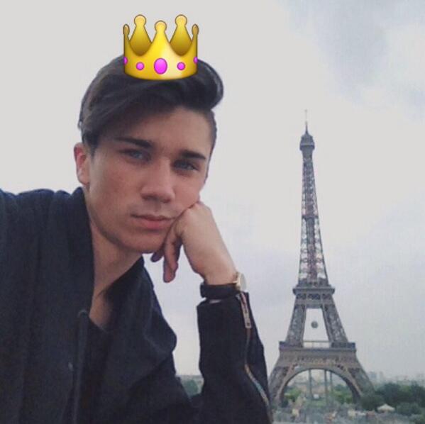 dcrtle's tweet image. queen steven