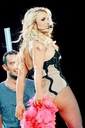 speariri's tweet photo. #FemmeFataleTour http://t.co/76JiiRtupI