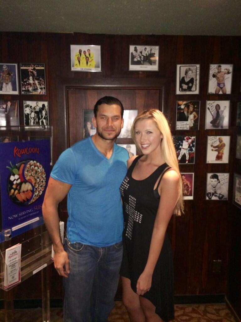 BrUtmhlCAAAChOR.jpg:large