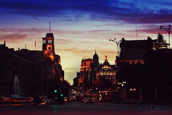 SecretosdeMadri's tweet photo. La semana se apaga y Madrid exhala un último suspiro de atronadora belleza...¡buenas noches! (Foto de chitoteno) http://t.co/9w9Q3stvDO