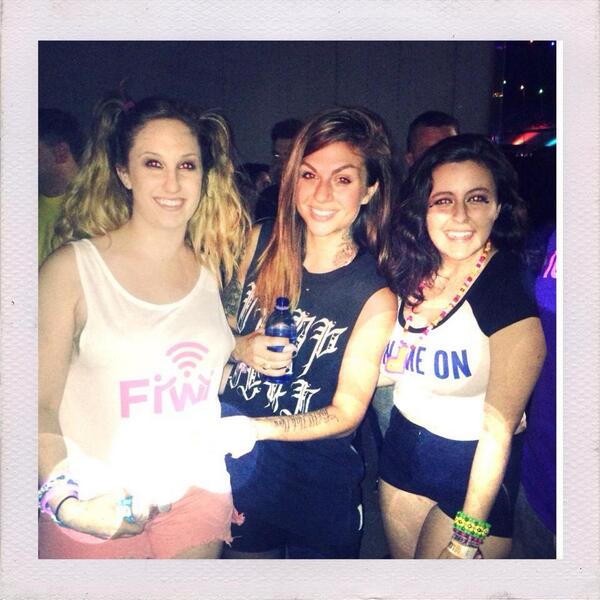 FiWiTech's tweet photo. @Krewella with #teamfiwi #edc #turnmeon #fiwi #plur @daninisim http://t.co/Wzl083e3Au