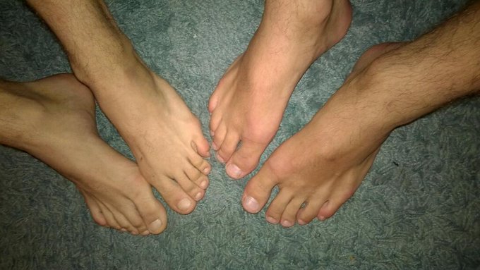 @FootboiMax @deacon_hunter just for you ;-) #gay #feet #porn #fetish http://t.co/bBhuQARZue