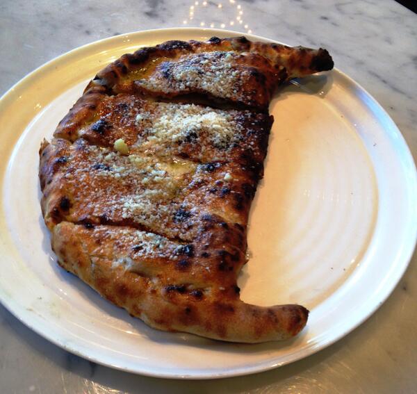 MonteCarloVegas's tweet photo. http://t.co/NoCc8FF3Nu Mangia! Indulge in 800 Degrees’ Truffle Cheese Bread at #MonteBLVD! #9Bites http://t.co/7irIR4kx0X