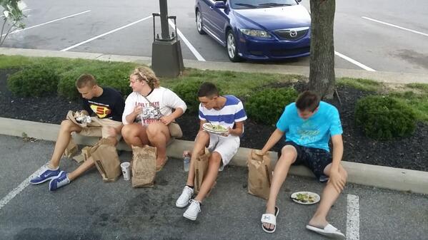 richardvann's tweet photo. nom nom nom...
@Swim4USA #swim4usaroadtrip http://t.co/fyhWM7uUjg