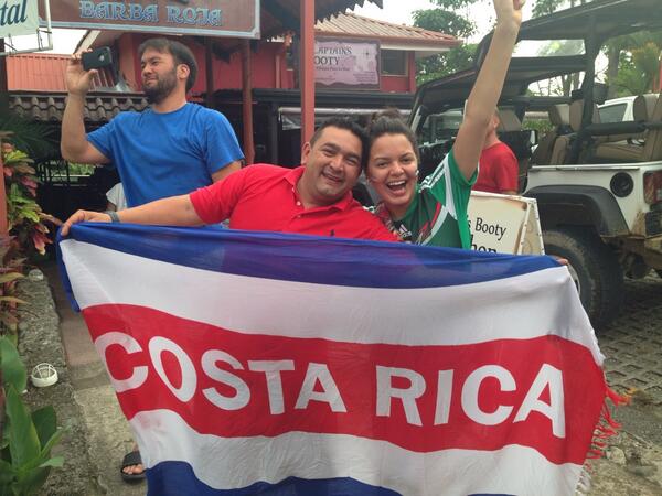 mariaso3's tweet photo. Bonito poder estar aquí este día histórico en Costa Rica, la gente llora en las calles, puraaa fiesta!! #BravoSele!! http://t.co/o7YiIIcNUk