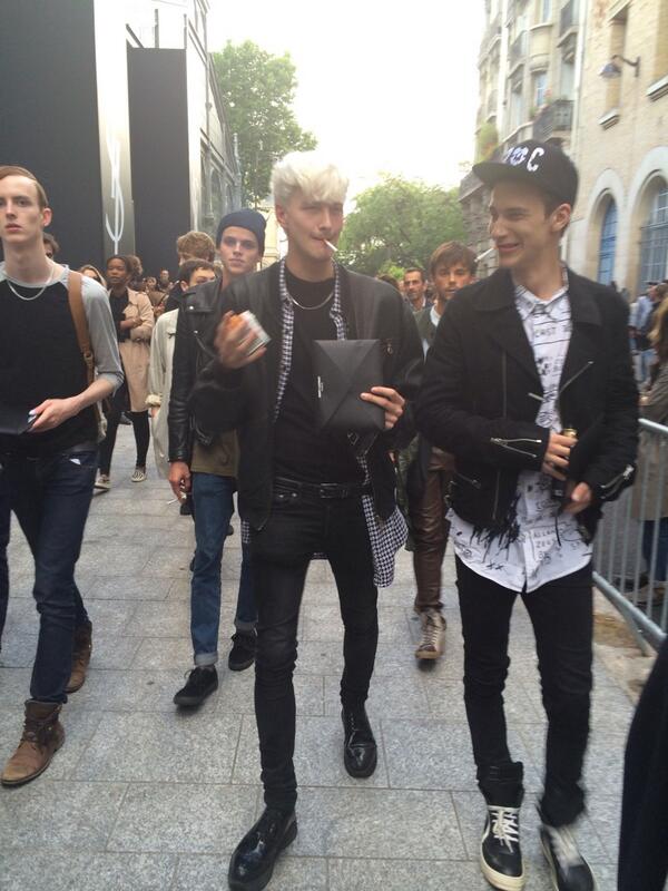 Fashion News公式アカウント サンローラン のゼロ列目はこんなイケメン男子たち カッコ良くて 特等席でショー見れちゃうなんてズルいぞ Http T Co Szucwq9toc Http T Co jk2zm3ok