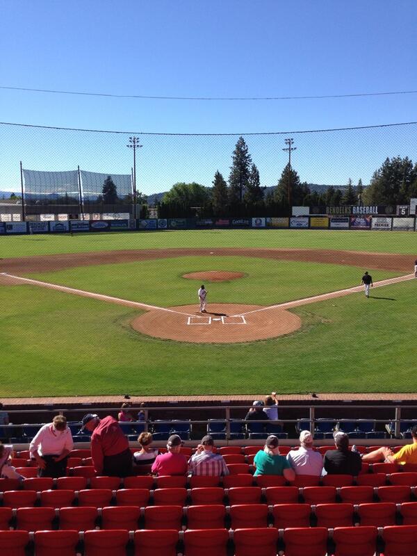BendBaseball's tweet photo. What a beautiful Sunday afternoon to come watch your #BendElks #sweep @WWSweets! Game starts at 5! #WCLbaseball http://t.co/tZJgDO78ch