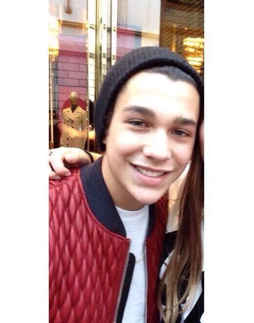 AwPerfectMahone's tweet photo. I love him more than anything. http://t.co/fqaJ0un60R