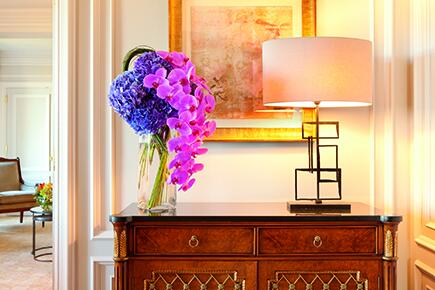RitzCarlton's tweet photo. The florist at @RitzCarlton #NewYork Central Park recommends pairing vibrant hydrangeas with orchids. http://t.co/3tsq3ssLym