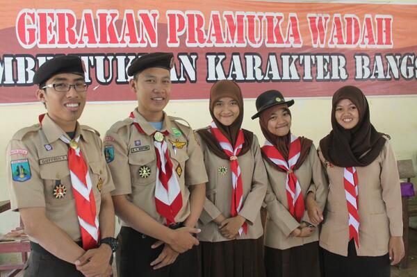 bersama kak gufron dan kak rila dari <a href="/dkd_jatim/">DKD Jawa Timur #Manunggal</a> + ketua (kak tomi) &amp; wakil ketua (kak diatra) DKC jember terpilih :)