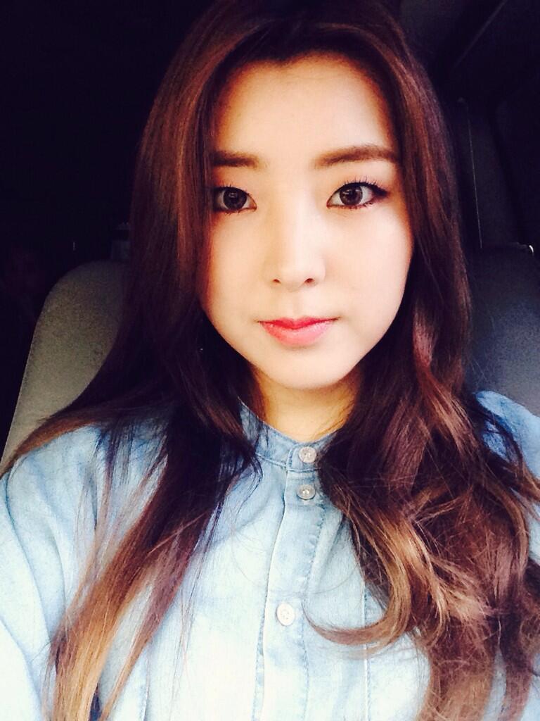 تحديث Sohyun في التويتر #1 قالت "مرحباً"  BrW526sCMAA3PxA