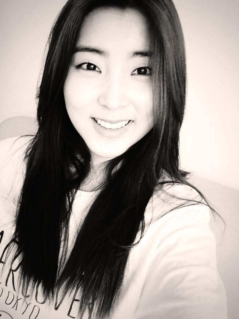 تحديث Sohyun في التويتر #2 قالت "ابتسامات"  BrW6BKhCcAATJHn