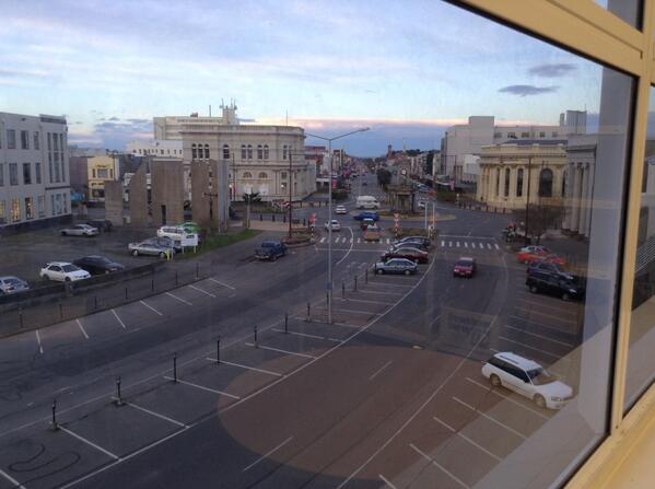 SmartFarmSys's tweet image. And outside the window. View up Tay street. No grass here.