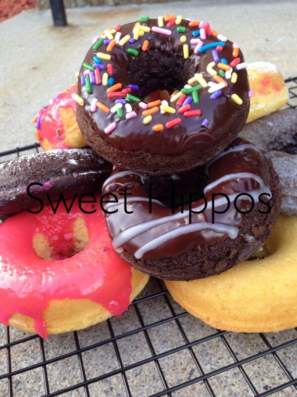 Donut CUPCAKES #cakeart sweethippos.com