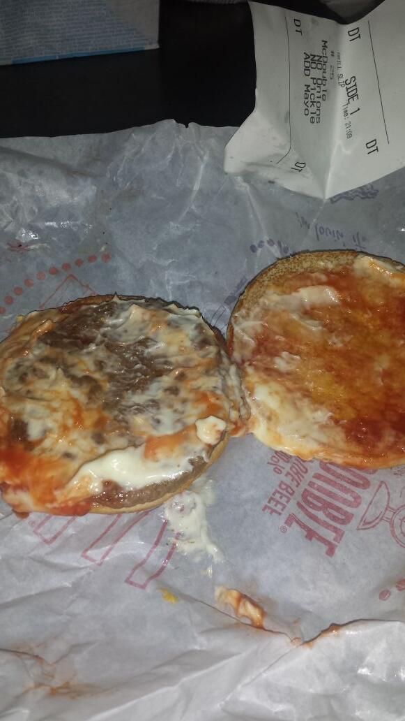 Eweissel's tweet photo. I asked for lite Mayo and a get a burger full of mayo #McDonalds always happens  in liberal ks  #poorservice http://t.co/mtWQUnOLzv