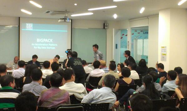 Big things happening in SG around big data. BIGPACK signing ceremony. Congrats to <a href="/RedDotVC/">Red Dot Ventures</a> <a href="/StarHub/">StarHub</a> @LithanEducation