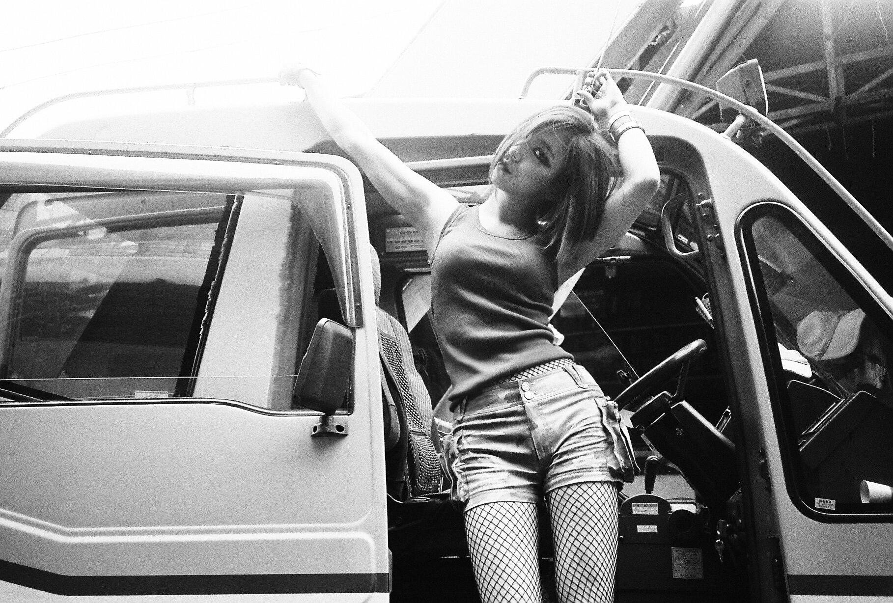 BrWKlwiIAAAnGJ4.jpg:large