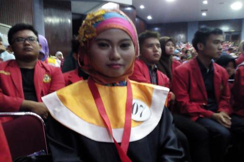 Rafika, Anak Petani dengan IPK 3,93 Ingin Jadi Dosen
kemdikbud.go.id/kemdikbud/beri…