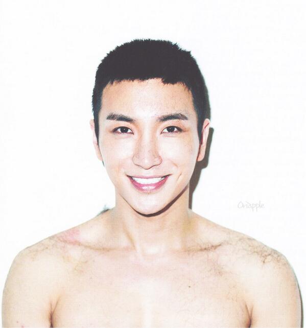 SJELFIna_'s tweet photo. You're smile give us a happiness. Thanks for let us feel this happiness. ELF always wait for you #HappyLeeteukDay 💜🙆 http://t.co/p5Ff0E5908