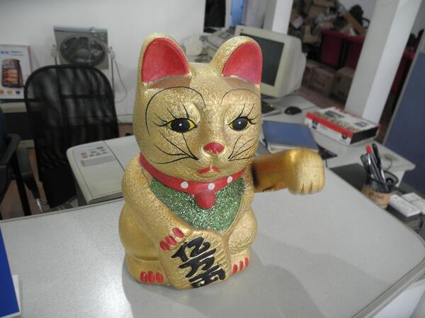 黒色中国 中国の店舗や会社を訪ねると 招き猫 をよく見かける 大体は電動で手が動くようになっている 中国 は反日なのだから 日本のものなんか嫌いだろうに と思っていたのだが どうも中国人はこれを日本のものだと思ってない ようだ 上海雑記 Http