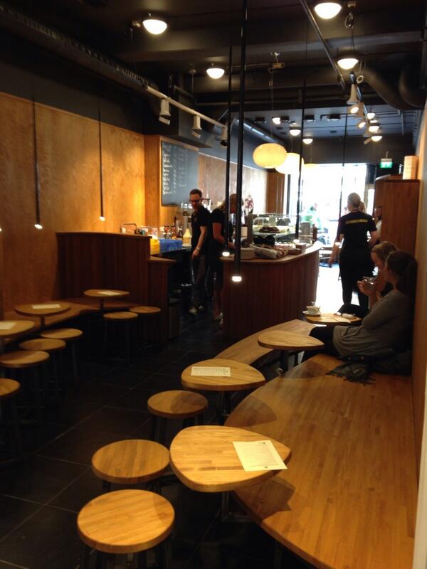 Første åpningsdag <a href="/DromedarKaffe/">Dromedar Kaffebar</a> galleriet Bergen! 
Torgallmenningen har fått årets kaffebar Norge 2014!
Velkommen:)