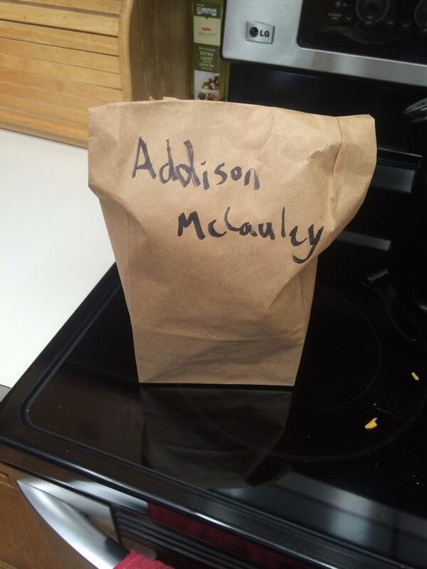 ddisonMcCauley's tweet image. First day at the new job and I totally forgot that I'd have to pack my lunch. How bout that!? #JobLife #FirstLunch
