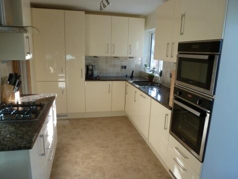 JMIbristol's tweet photo. @PebbleKitchens fitted including @FrankeUK sink &amp; tap. What do you think #Bristol #BATH http://t.co/QhpTbnEsOZ