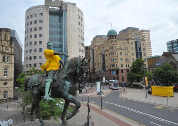 LeedsNews's tweet image. The Yellow Prince: Leeds statue gets a Tour de France makeover tinyurl.com/moh8rhv  #Leeds #tdfyorks  #wyorks