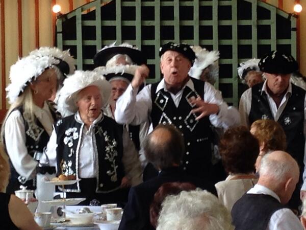 Having a great time this afternoon at #ThePoshClub in #Crawley with Spice Of Life pearly kings and queens