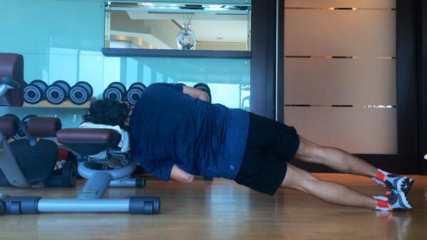 Día duro de gym y entrenamiento de cuello

Pd: <a href="/PedrodelaRosa1/">Pedro de la Rosa</a> ,las gomas con tu edad también son un buen ejercicio 👴