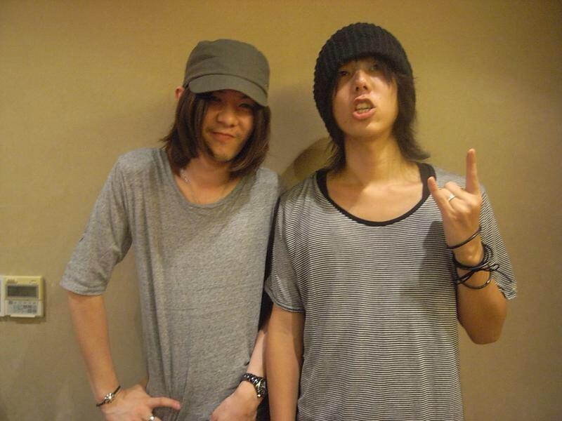 Radwimps Imageさんのツイート Radwimps 野田洋次郎 ファッションブランド Victim デザイナー 下鳥直之との2ショット Http T Co Vw5x2okkb9