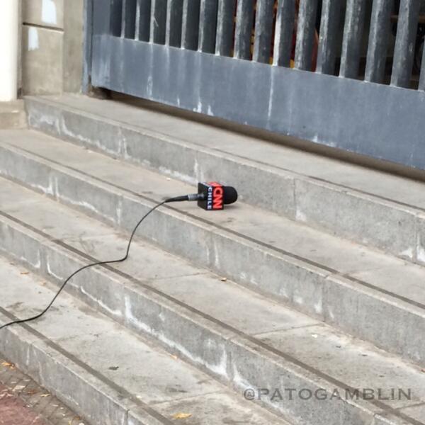 PatoGamblin's tweet image. Hoy en @CNNChile habla en exclusiva la escalera del Liceo de Aplicación: "me sentí pisoteada", comentó.