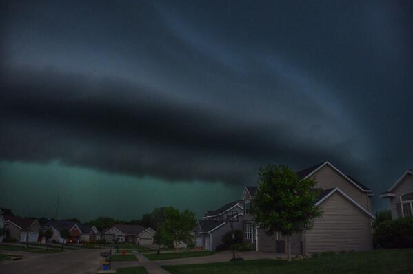 webcentrick's tweet image. Here's a better shot. This is really what it looked like in Marion. So much structure in that storm @KCRG_FirstAlert
