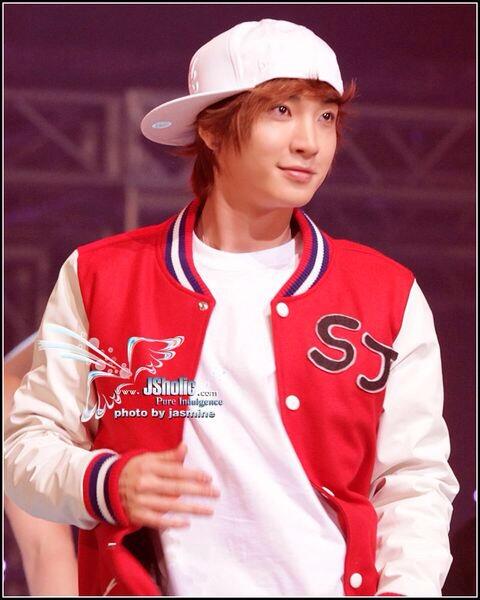 Jaemjen00z's tweet photo. #HappyLeeteukDay

cr:logo http://t.co/1mZYWhpxH7