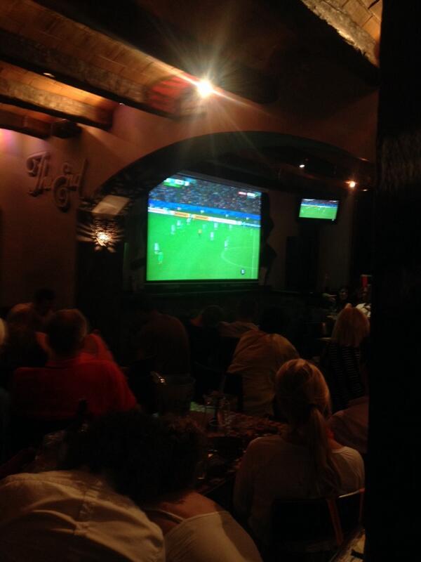 reresita18's tweet image. World Cup is so much more interesting with rabid EuroFans. #WorldCup2014 #barcelonabars