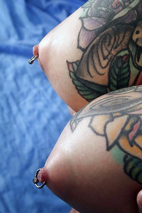 Big_Dog67's tweet photo. @insanelane29 #sexy #bigtits #darknips #darknipples http://t.co/va3hObDCoB