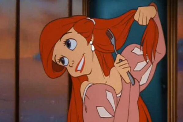 ArielRedHead_'s tweet image. *smiles at someone (you) while brushing my hair * H-hi
//#OpenRP//