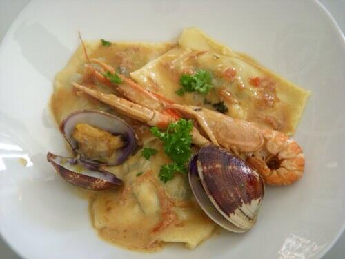 Francesco3ks's tweet photo. #rtlgialappas ravioli di mare http://t.co/k3TROOf25v