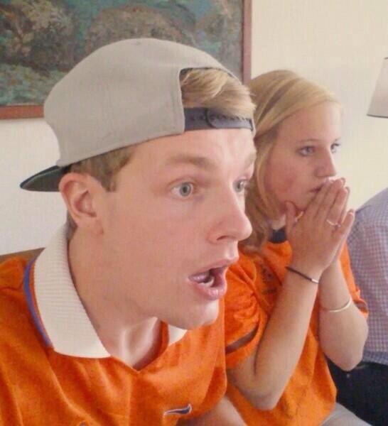 YtBattle's tweet photo. Halve finale 1: RT voor @Enzoknol // FAVO voor @helloimroy http://t.co/KgKpvMRuuR
