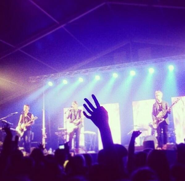 SUPAKAWAIIXCX's tweet image. WISH I WAS THERE :(