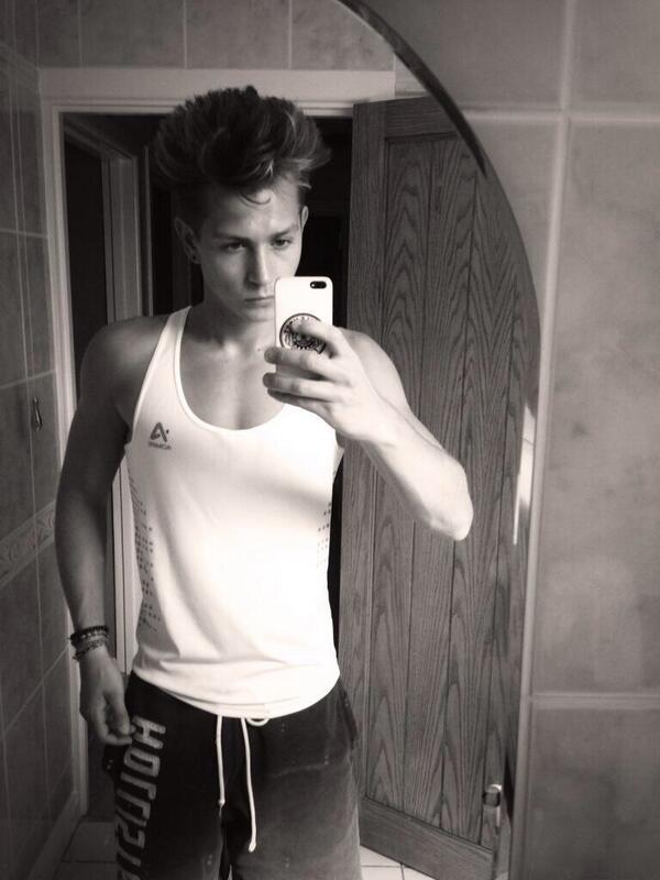 PixieFollowed's tweet image. James McVey 👏🙀😍😃