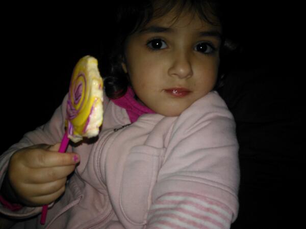 GuaProe's tweet photo. Hoy quisiera volver a ser una niña, sin preocupaciones y responsabilidades. Ilustra Julia. http://t.co/dHgG5rLeXB
