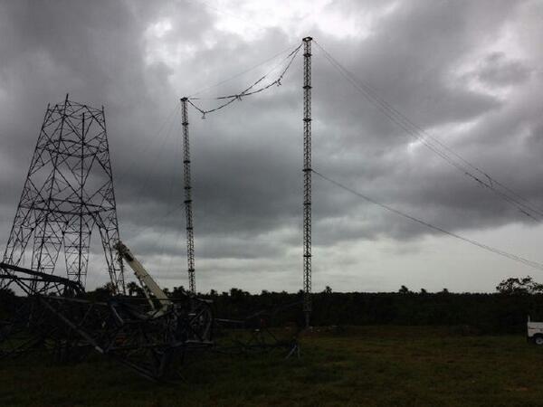 AnonsVenezuela's tweet image. Mire @yelitzePSUV_  esas antenas provicionales son un chiste las torres no se cayeron por un ventarron pues?